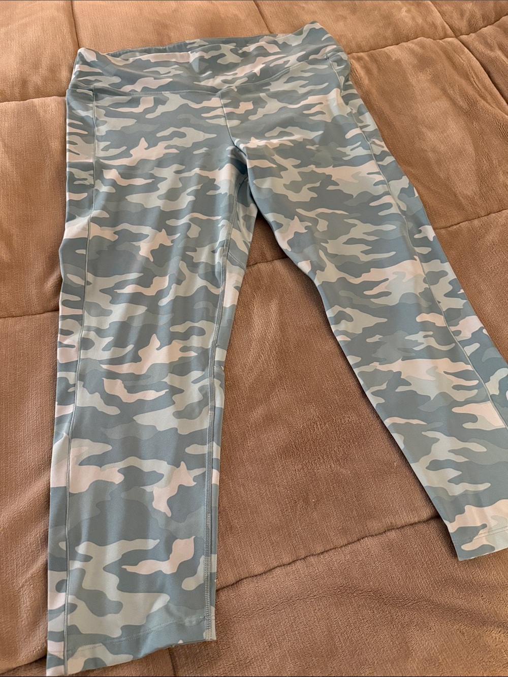 PINK Victoria's Secret Light Green & White Camo Leggings